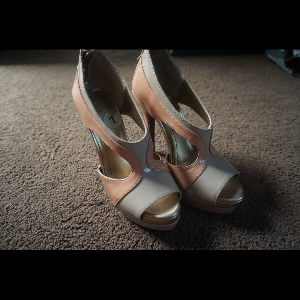 Nude color heel